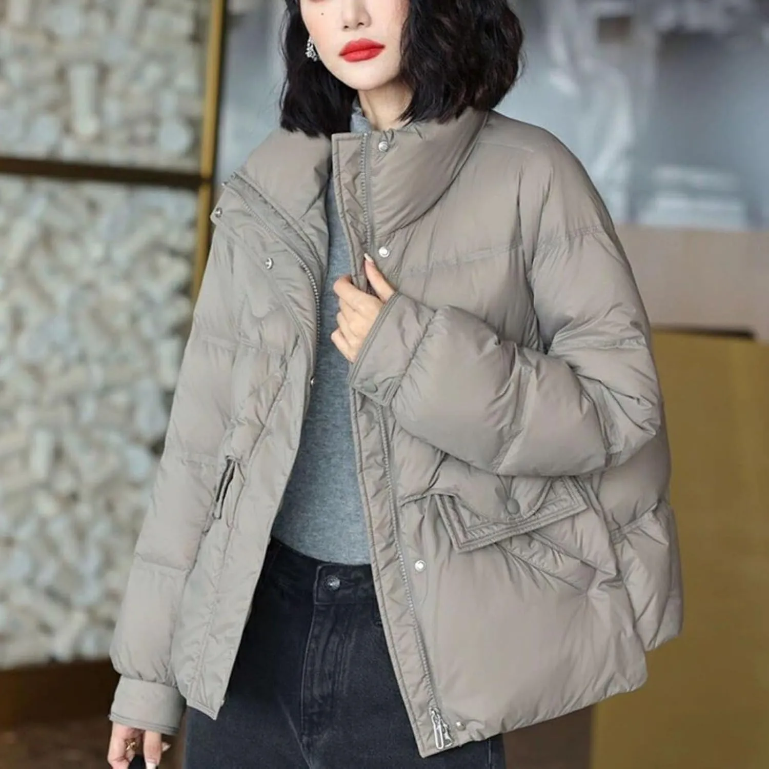 Women's Short Duck Down Jacket Long Sleeve Zip Puffer Jacket Elegant Warm Quilted Coat with Pockets